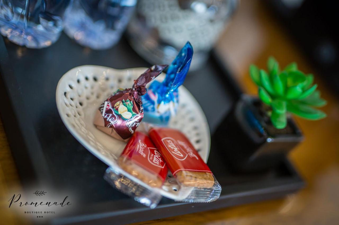 Hotel Residence Promenade Burgas Stad Buitenkant foto A variety of chocolate bars