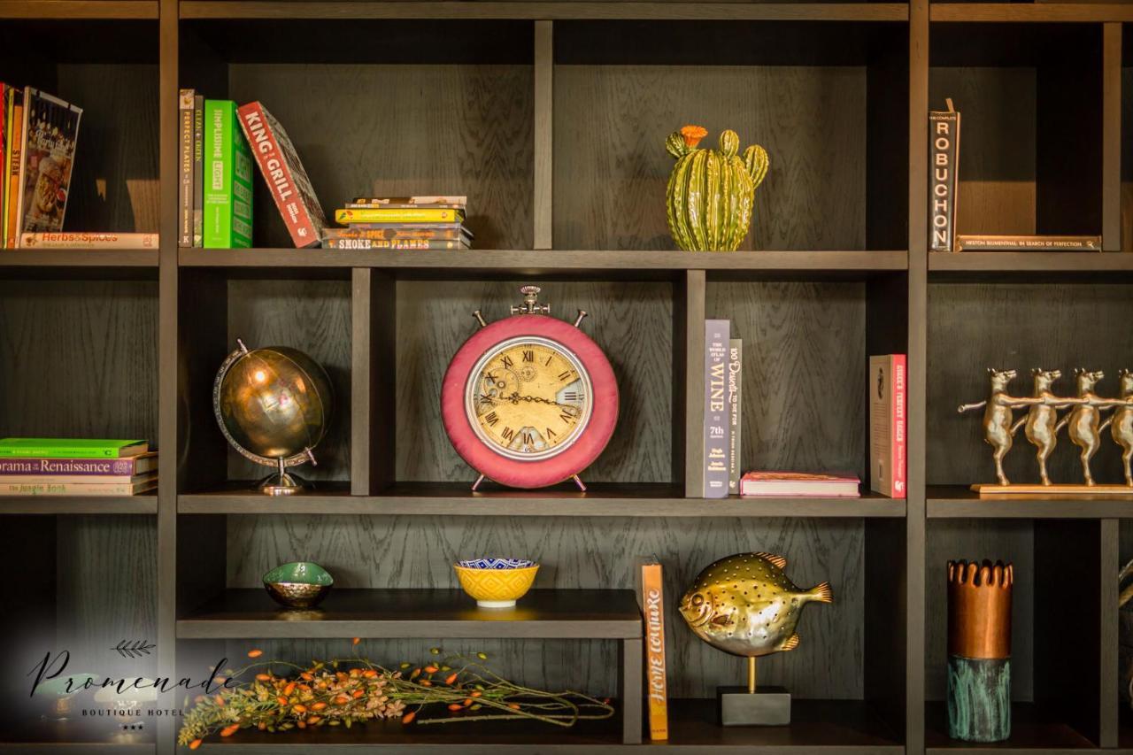 Hotel Residence Promenade Burgas Stad Buitenkant foto A bookshelf