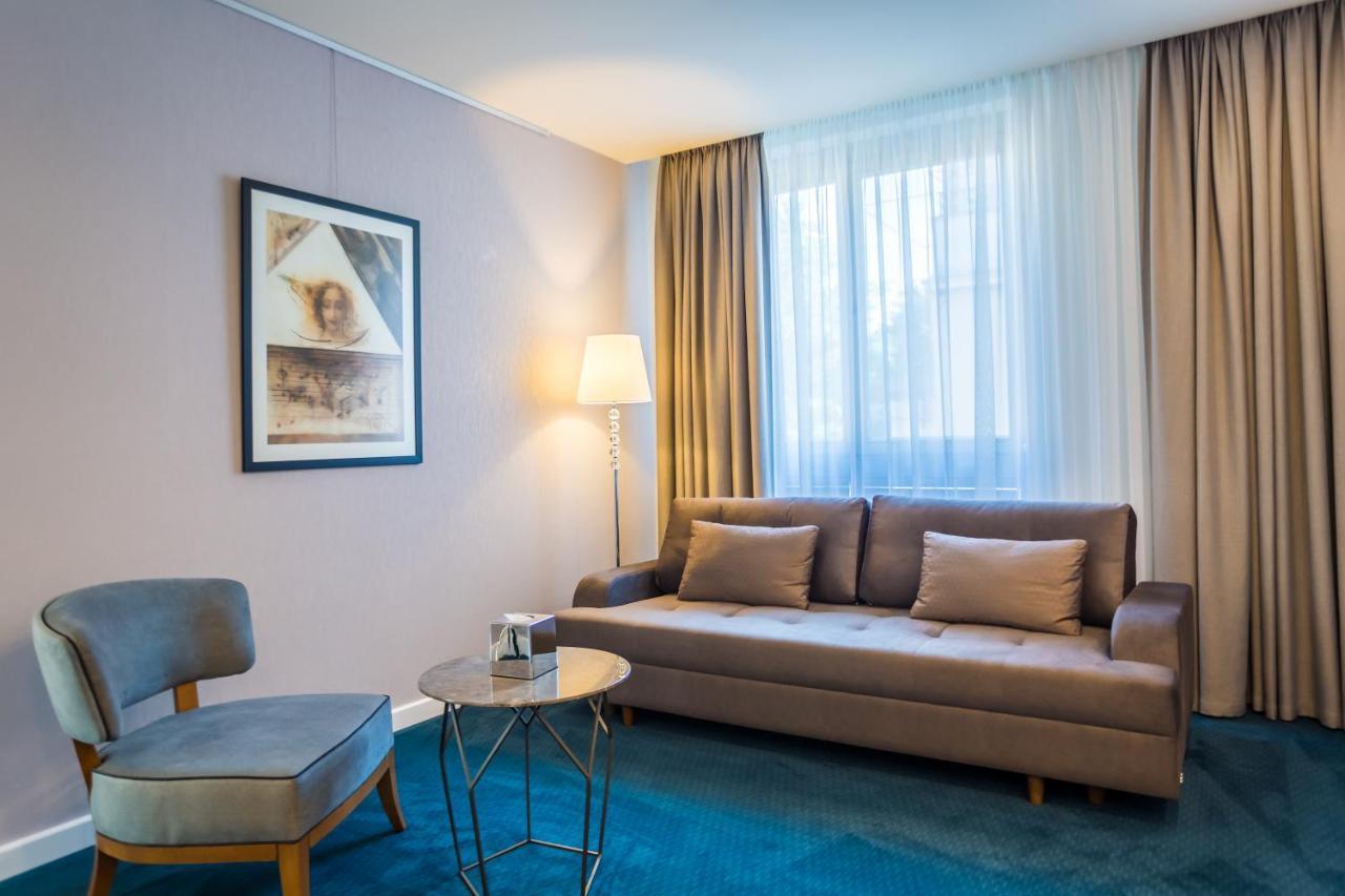 Hotel Residence Promenade Burgas Stad Buitenkant foto A room at the hotel