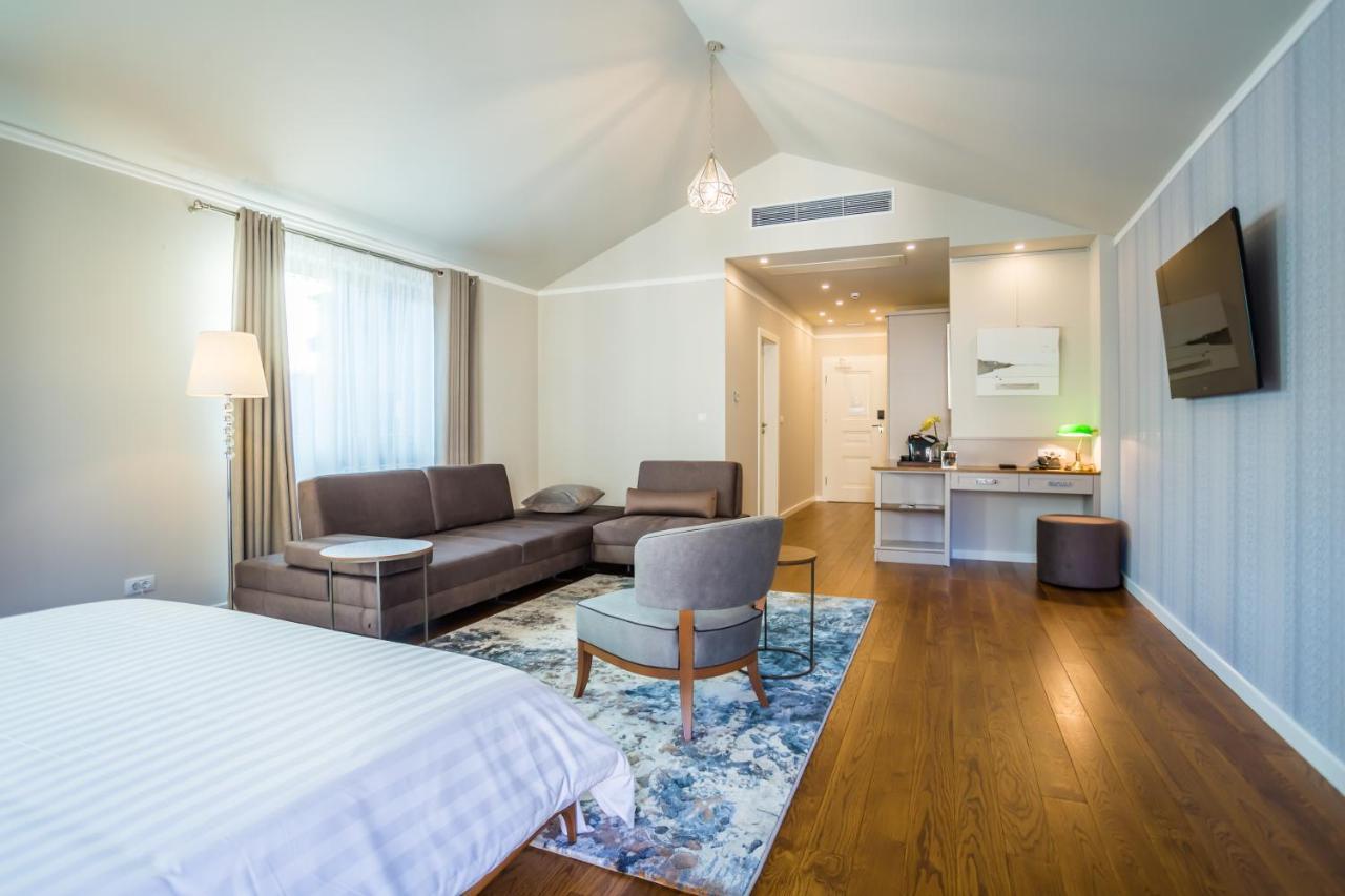 Hotel Residence Promenade Burgas Stad Buitenkant foto Suite