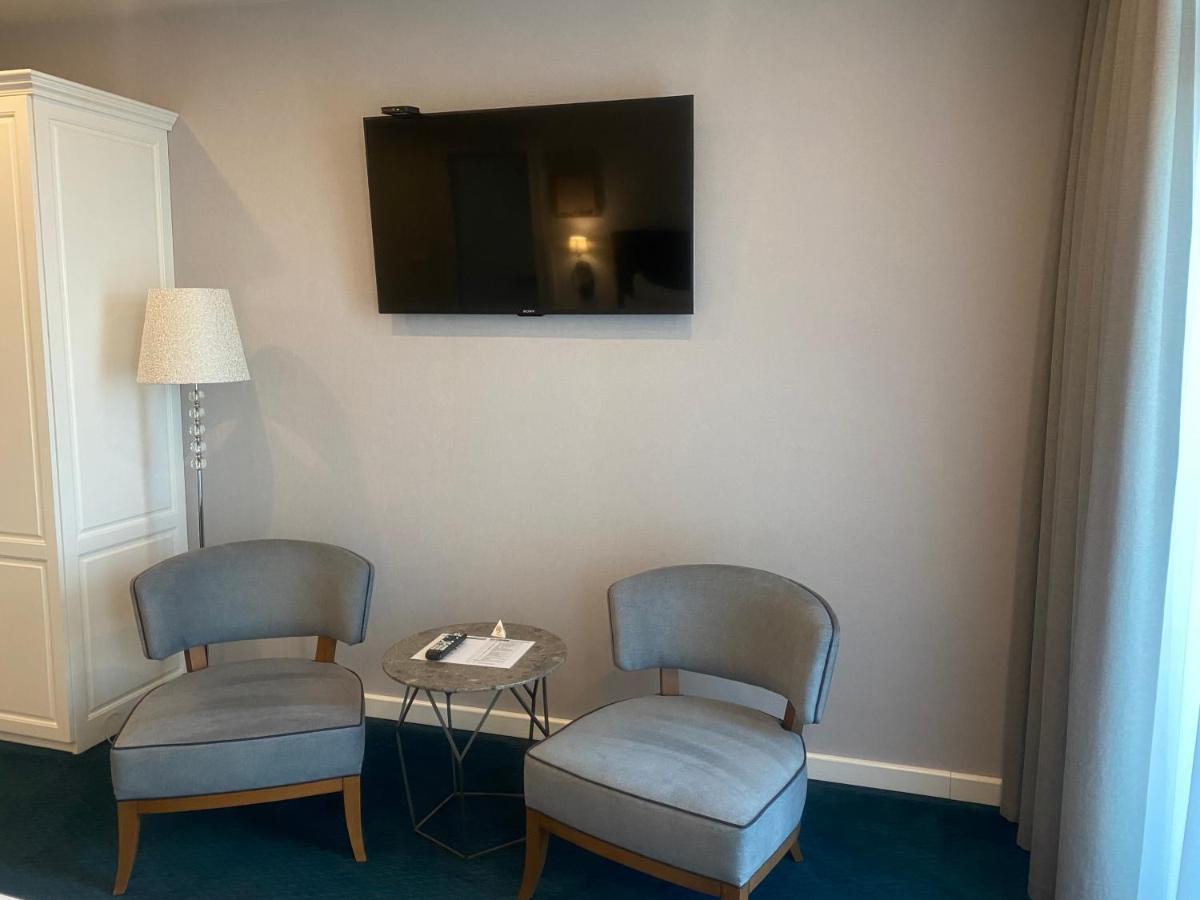 Hotel Residence Promenade Burgas Stad Buitenkant foto A room at the hotel