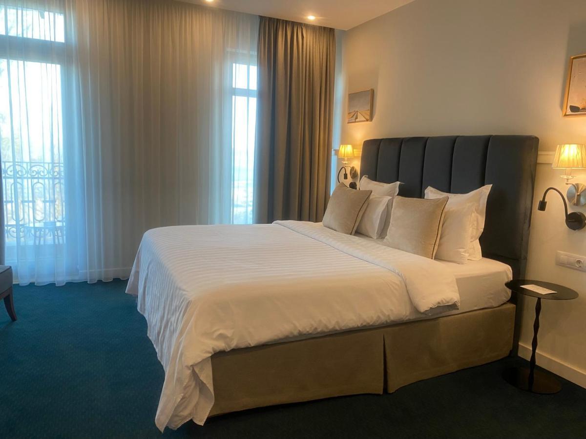 Hotel Residence Promenade Burgas Stad Buitenkant foto A room at the hotel