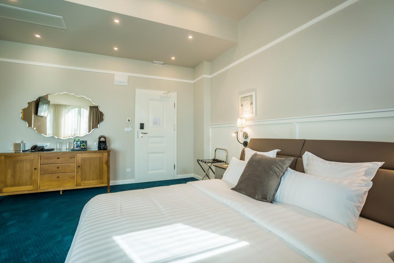Hotel Residence Promenade Burgas Stad Buitenkant foto A room at the hotel