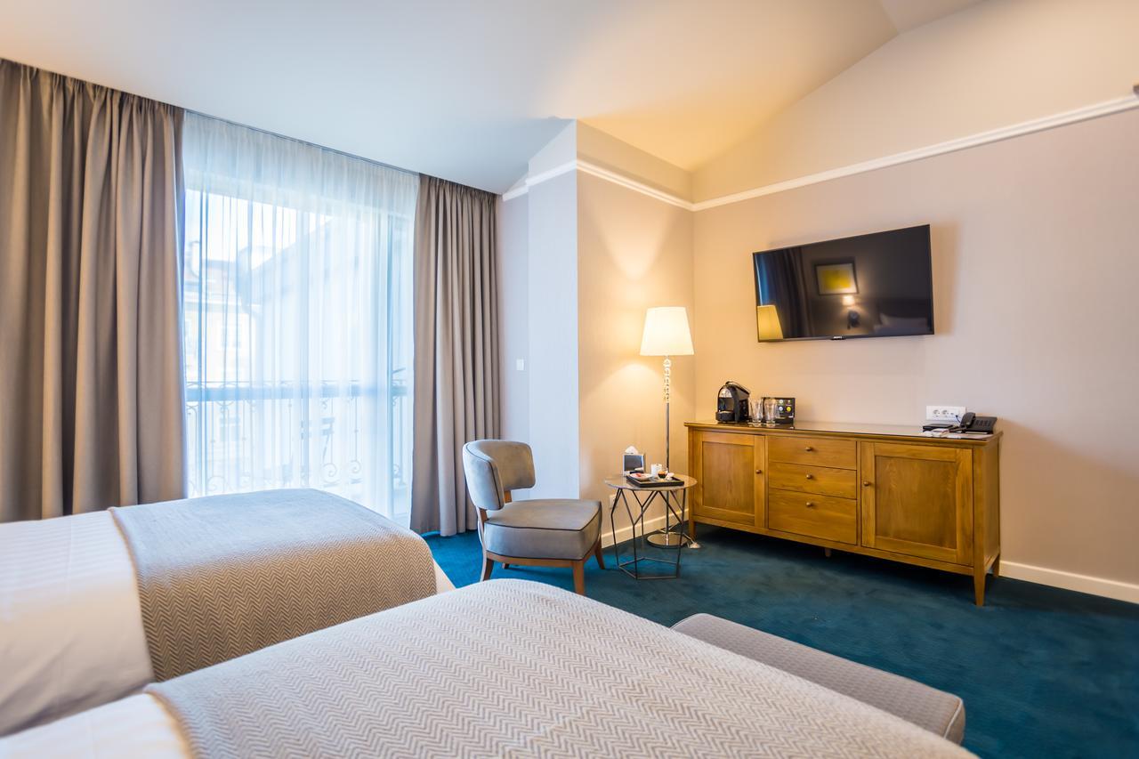 Hotel Residence Promenade Burgas Stad Buitenkant foto A room at the hotel