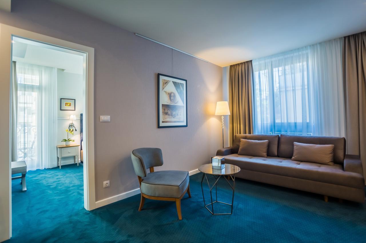 Hotel Residence Promenade Burgas Stad Buitenkant foto Suite