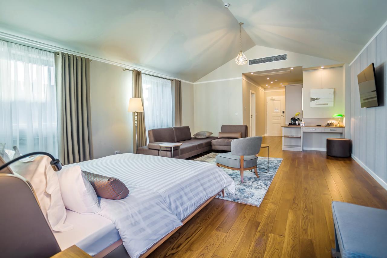 Hotel Residence Promenade Burgas Stad Buitenkant foto A typical studio apartment